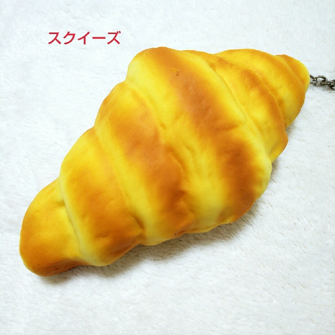 スクイーズ 食品サンプル クロワッサン パン ストラップの通販 by むっちゃん's shop｜ラクマ