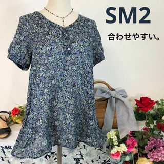 サマンサモスモス(SM2)のサマンサモスモス　半袖ブラウス　青系花柄　パンツとも相性抜群 木綿　M(シャツ/ブラウス(半袖/袖なし))