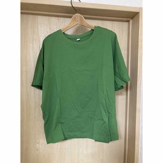 ユニクロ(UNIQLO)のUNIQLO ユニクロ　ドルマンTシャツ　グリーン　緑　シンプル(Tシャツ(半袖/袖なし))