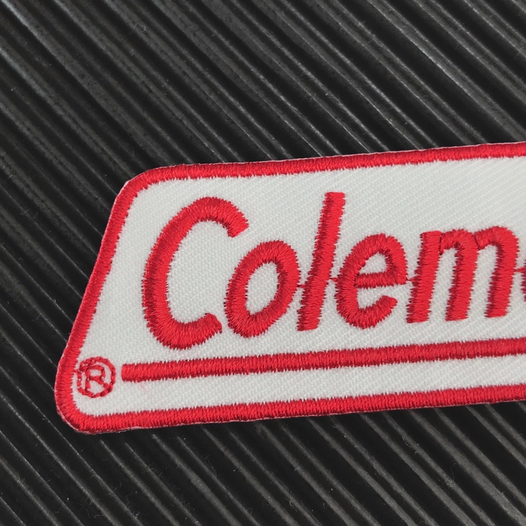 Coleman(コールマン)のコールマン COLEMAN ロゴ 白×赤 アイロンワッペン 2枚セット -7 ハンドメイドの素材/材料(各種パーツ)の商品写真