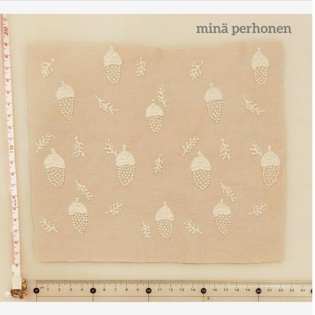 mina perhonen - 59 ミナペルホネン 刺繍はぎれ donguri beigeの通販