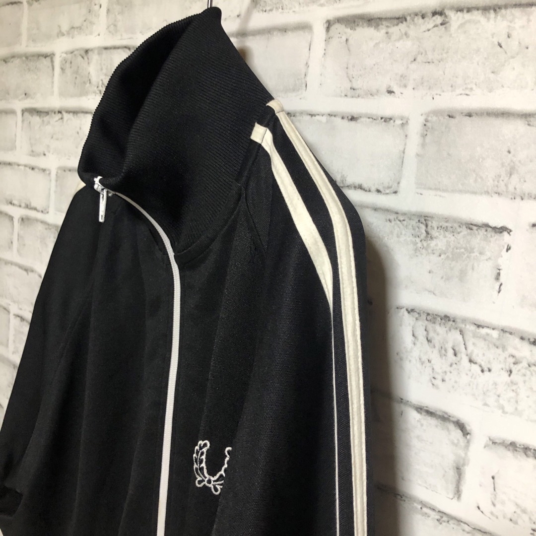 Fred Perry⭐️トラックジャケット 刺繍月桂樹 ポルトガル製 Fred Perry⭐️トラックジャケット 刺繍月桂樹 ポルトガル製