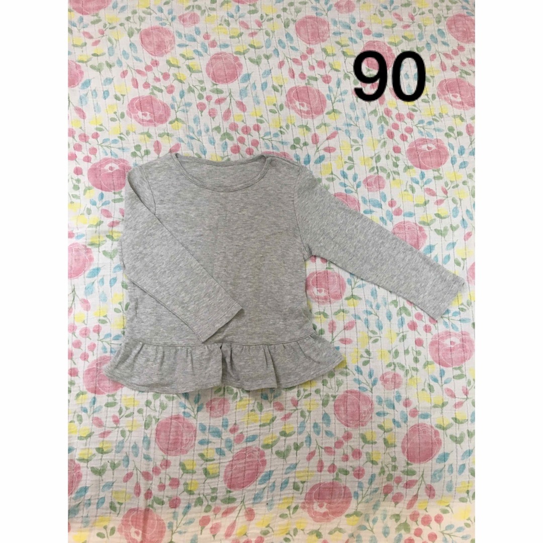 UNIQLO(ユニクロ)のユニクロ　長袖トップス　90 キッズ/ベビー/マタニティのキッズ服女の子用(90cm~)(Tシャツ/カットソー)の商品写真