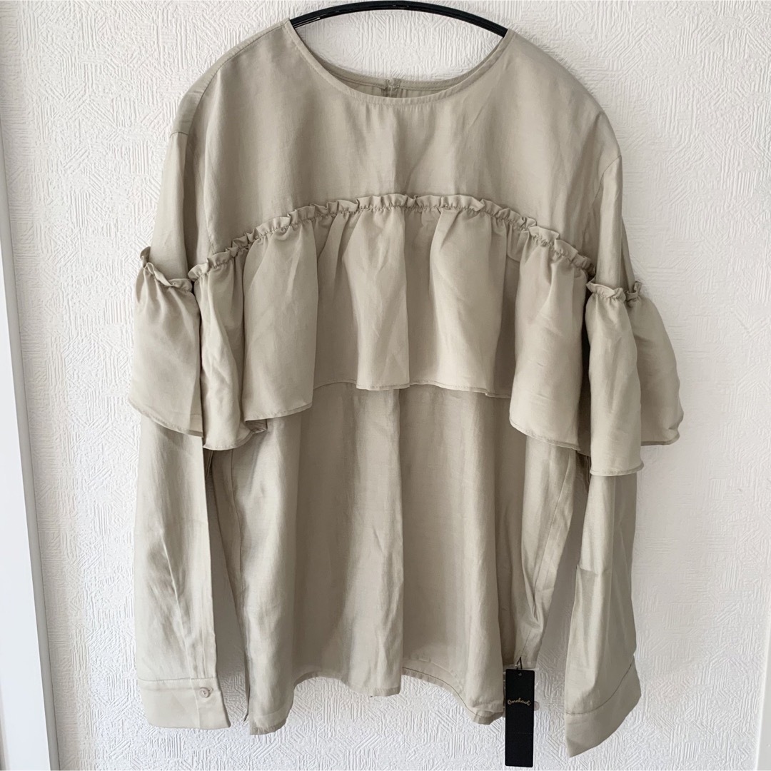 新品【Omekashi】ショルダーフリルブラウス BEIGE / F