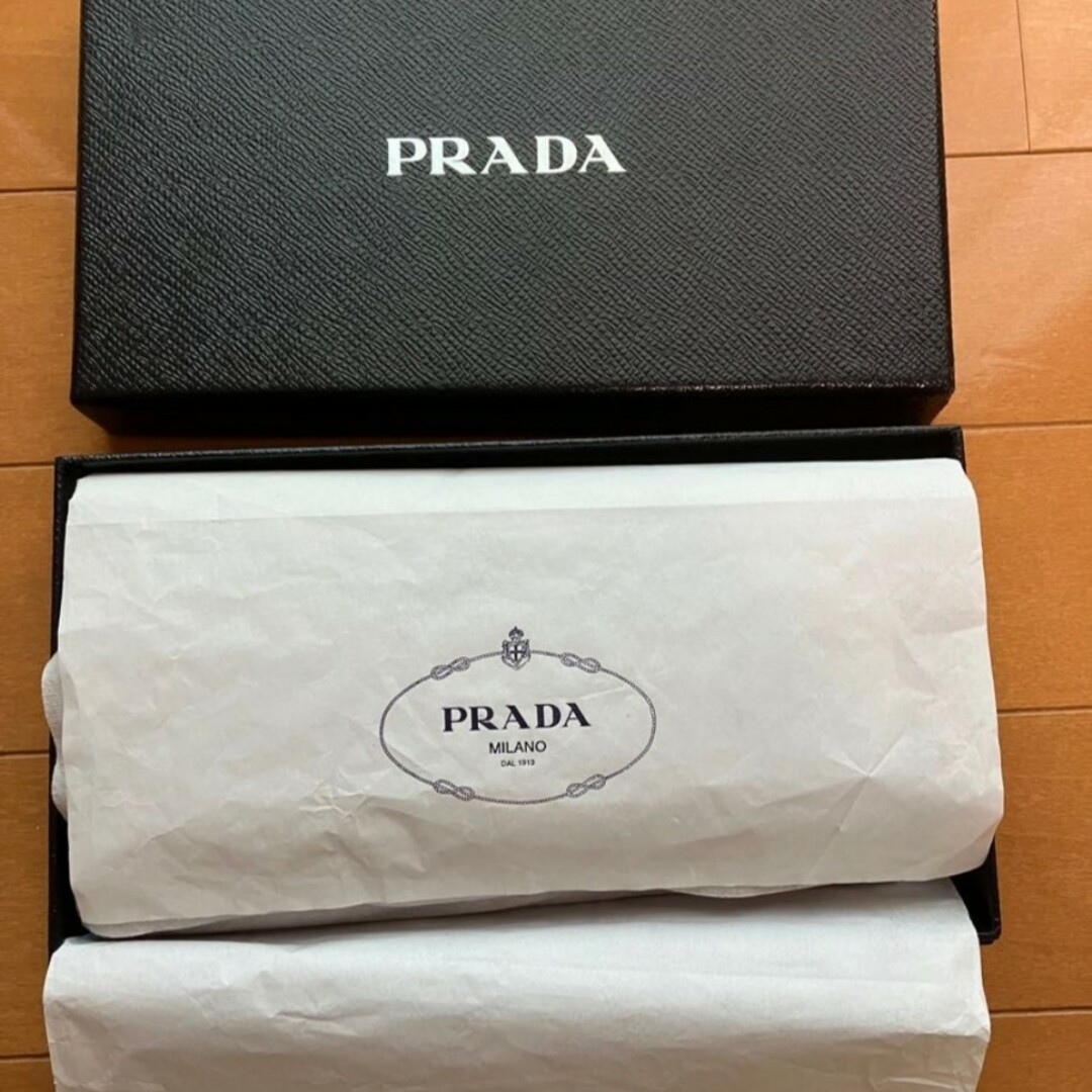 極美品 PRADA 長財布 ラウンドファスナー 小銭入れ有 メンズ
