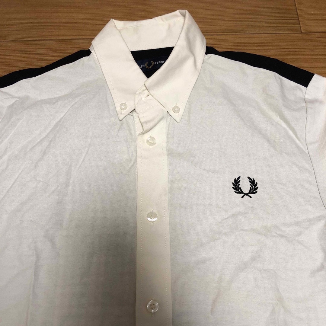 FRED PERRY(フレッドペリー)のFRED PERRY フレッドペリー 半袖シャツ Sサイズ メンズのトップス(シャツ)の商品写真