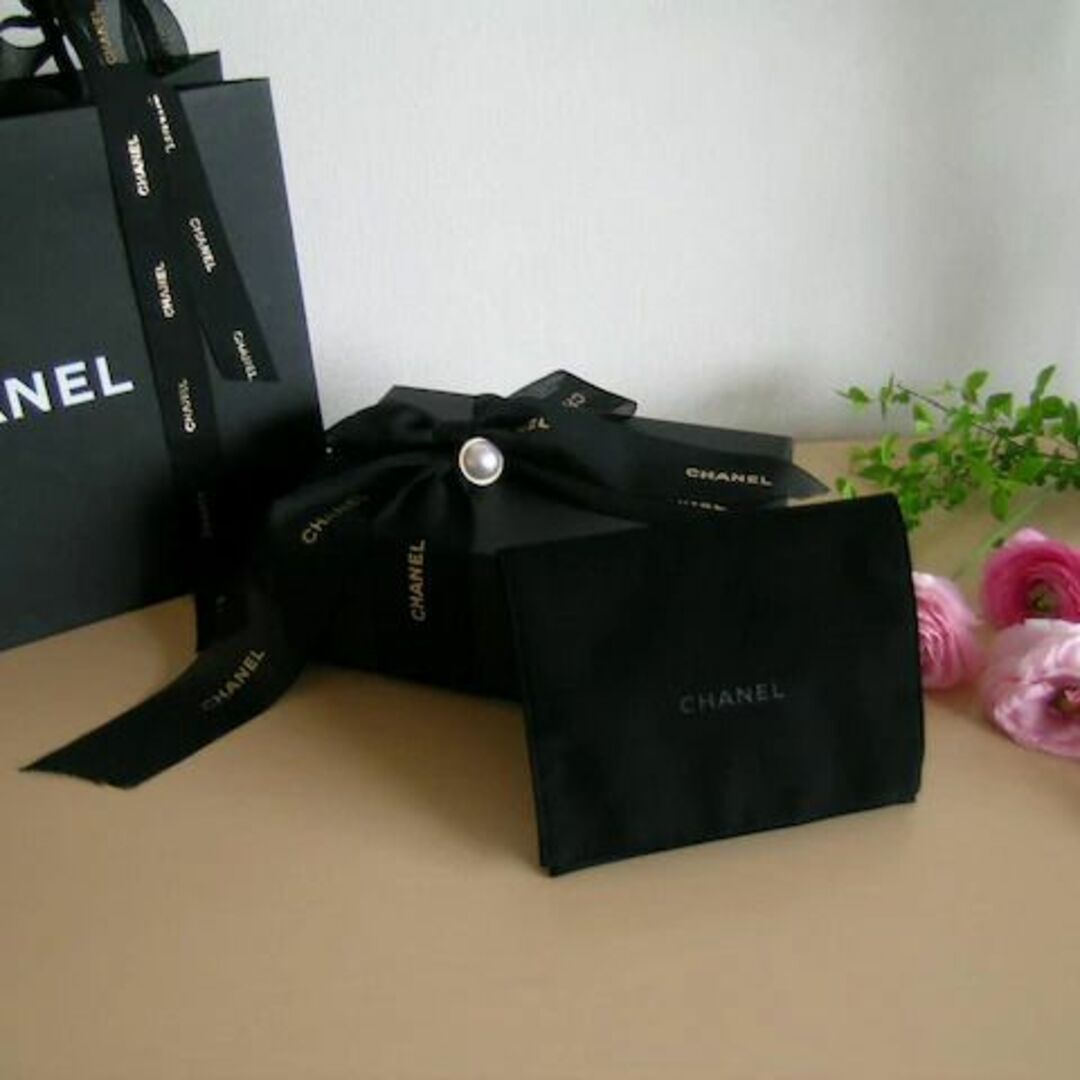 CHANEL(シャネル)の★CHANEL★ソフトケース・空箱・ショップ袋セット★パール・リボン付★ブラック レディースのファッション小物(その他)の商品写真