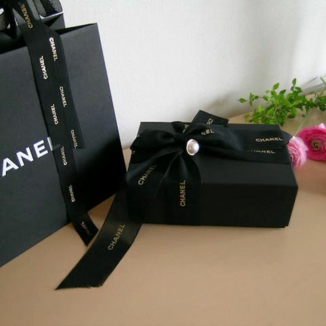 CHANEL(シャネル)の★CHANEL★ソフトケース・空箱・ショップ袋セット★パール・リボン付★ブラック レディースのファッション小物(その他)の商品写真