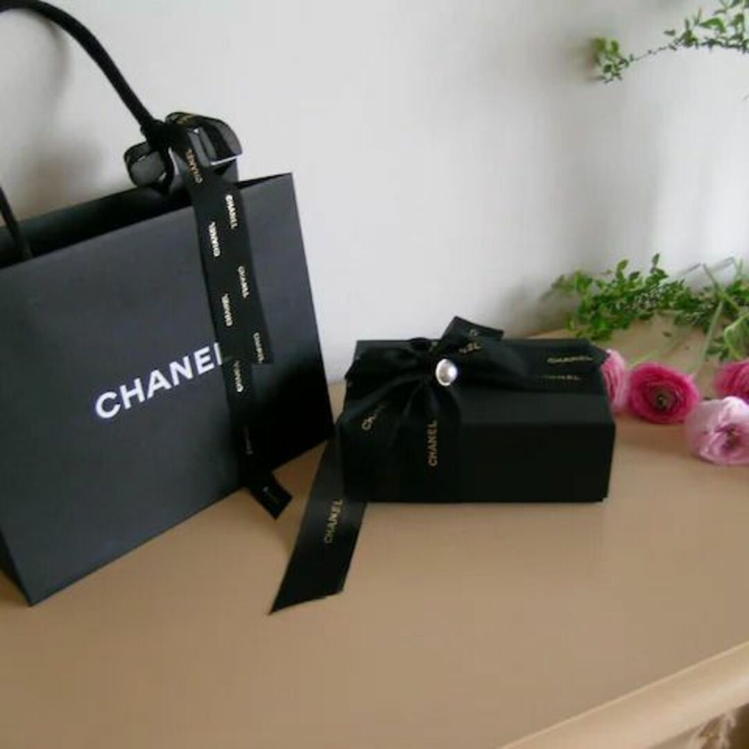 CHANEL(シャネル)の★CHANEL★ソフトケース・空箱・ショップ袋セット★パール・リボン付★ブラック レディースのファッション小物(その他)の商品写真