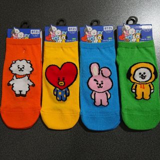 ビーティーイシビル(BT21)の【公式】BTS BT21 ボーカルライン 靴下４足セット♪(アイドルグッズ)