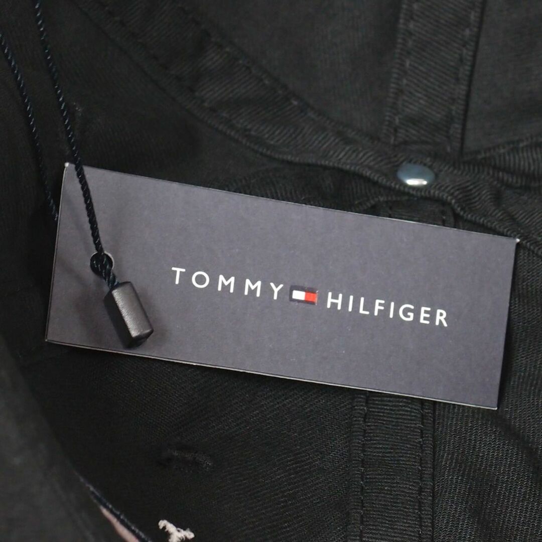 TOMMY HILFIGER(トミーヒルフィガー)の新品 TOMMY HILFIGER コットン ビッグロゴキャップ ブラック メンズの帽子(キャップ)の商品写真