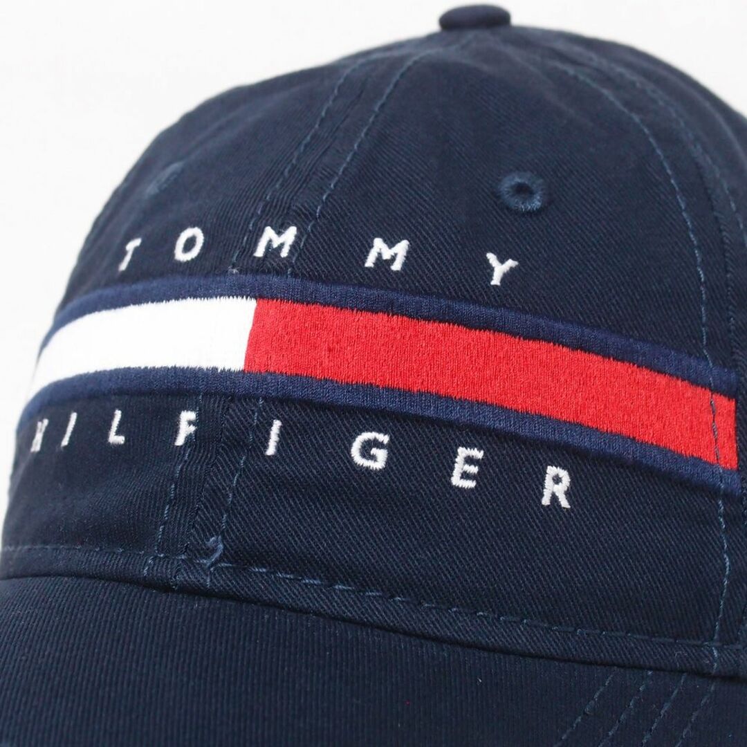 TOMMY HILFIGER(トミーヒルフィガー)の新品 TOMMY HILFIGER コットン ビッグロゴキャップ ネイビー メンズの帽子(キャップ)の商品写真