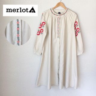 メルロー(merlot)のメルロー 花刺繍 長袖ワンピース アイボリー(ひざ丈ワンピース)