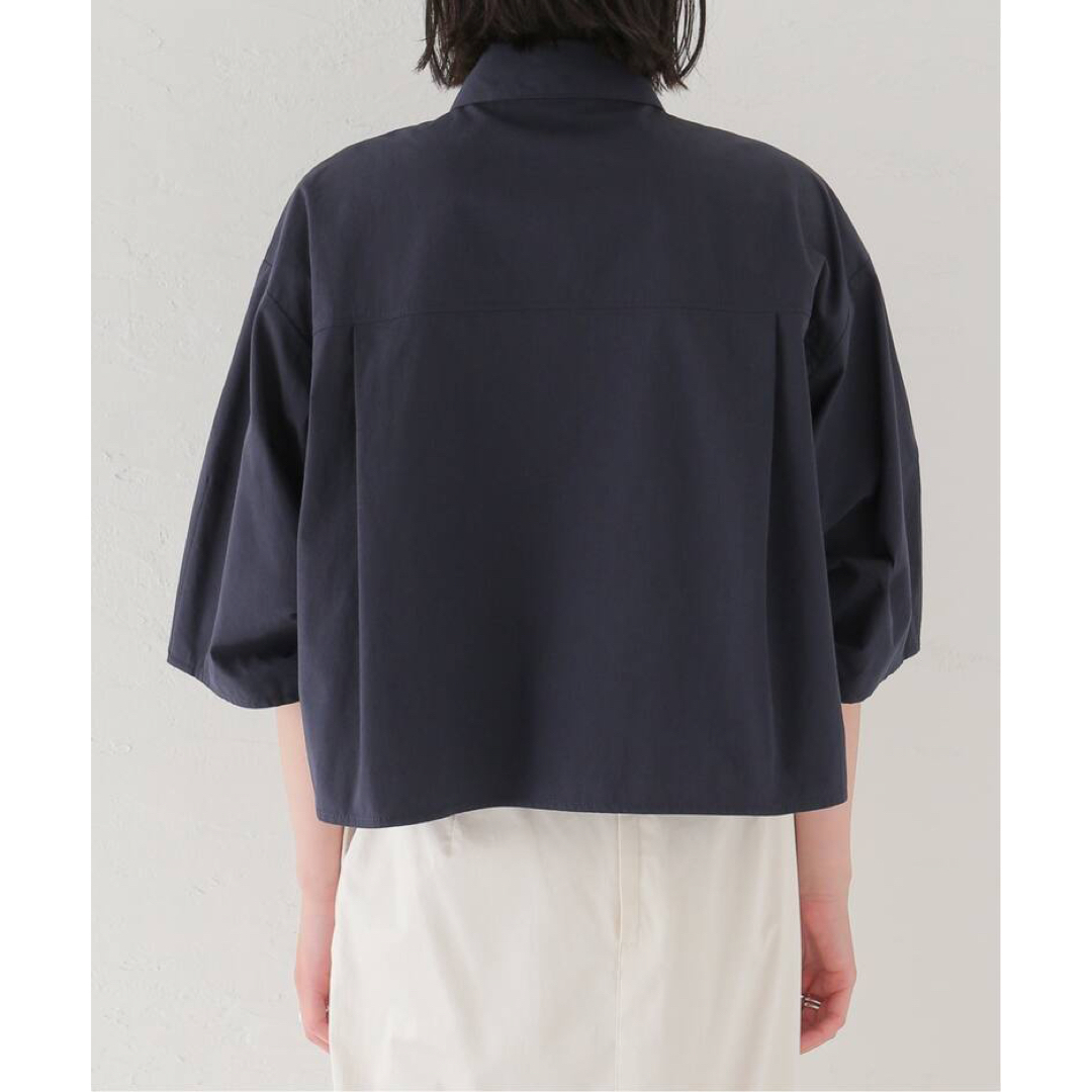 IENA(イエナ)の美品　iena 《追加》maison FABRICA クロップドシャツ ネイビー レディースのトップス(シャツ/ブラウス(半袖/袖なし))の商品写真