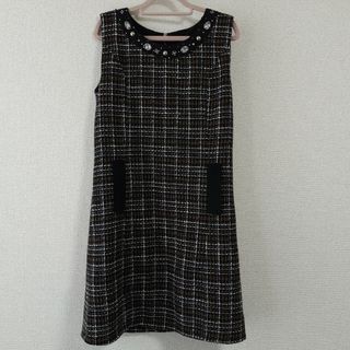 トッコクローゼット(TOCCO closet)のtocco closet　ビジュー付きチェック柄ツイードワンピース　M(ひざ丈ワンピース)