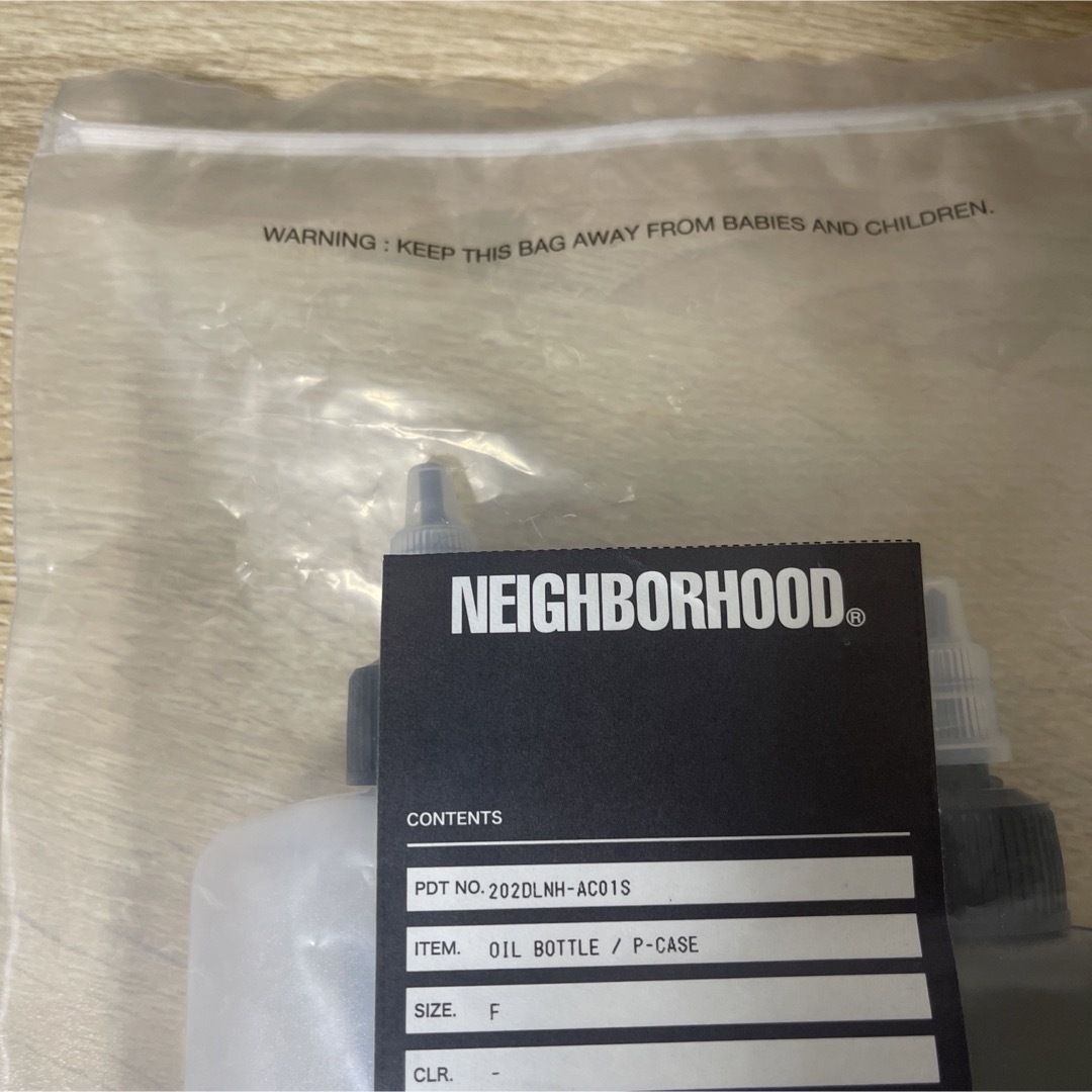 NEIGHBORHOOD(ネイバーフッド)のNEIGHBORHOOD OIL BOTTLE P-CASE メンズのトップス(Tシャツ/カットソー(半袖/袖なし))の商品写真