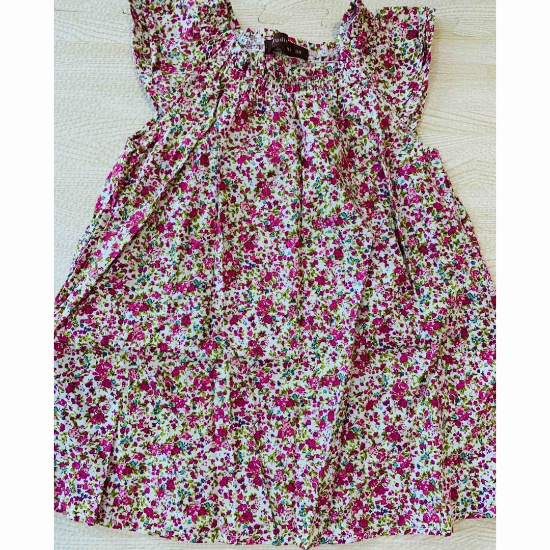 STUDIO MINI(スタジオミニ)のStudio mini 花柄チュニック　半袖　90cm キッズ/ベビー/マタニティのキッズ服女の子用(90cm~)(Tシャツ/カットソー)の商品写真