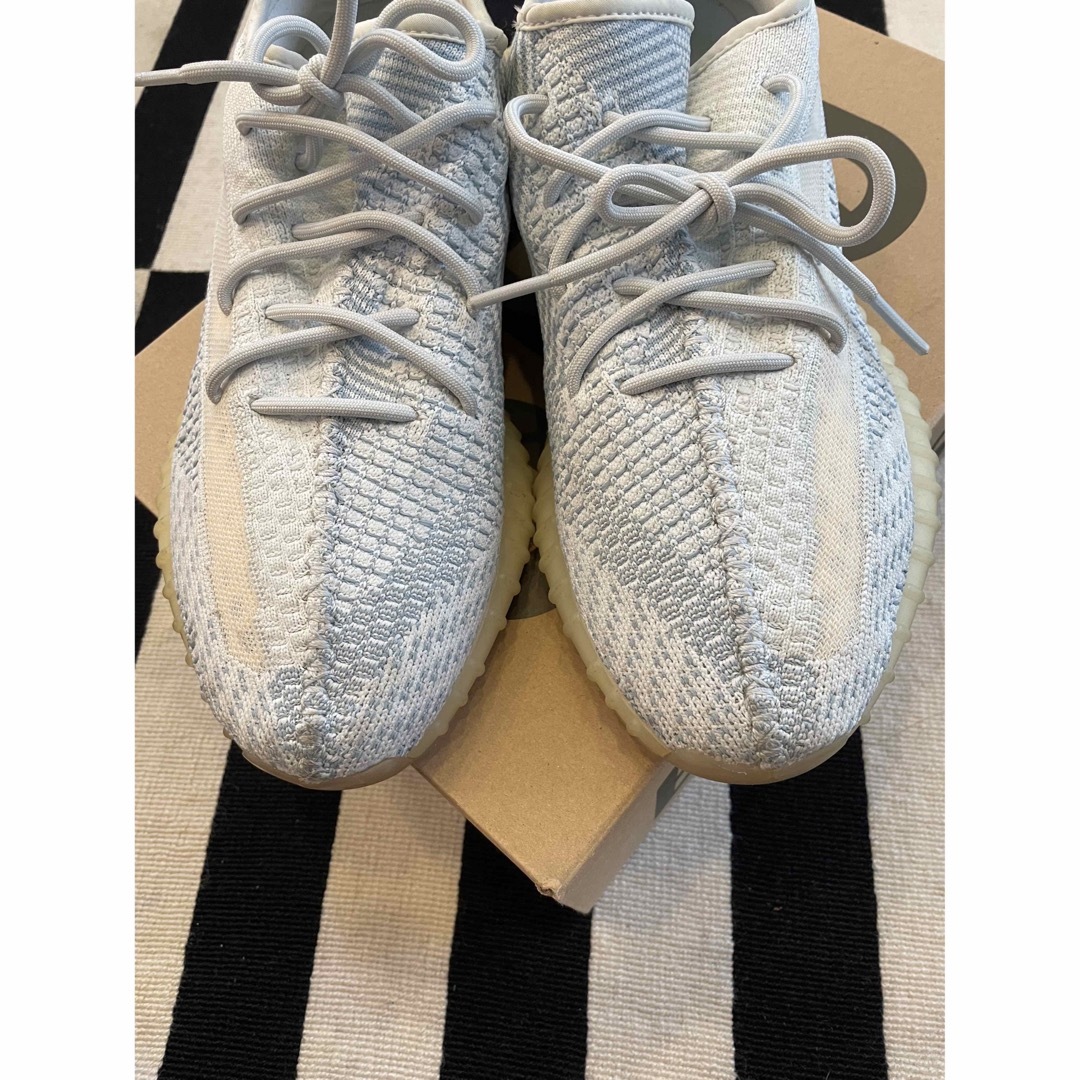 YEEZY BOOST 350 V2 サプライヤーカラー