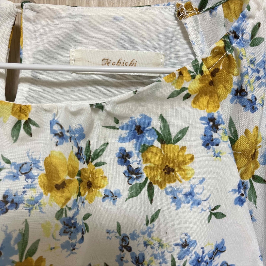 Techichi(テチチ)のテチチ　花柄　ブラウス レディースのトップス(シャツ/ブラウス(半袖/袖なし))の商品写真