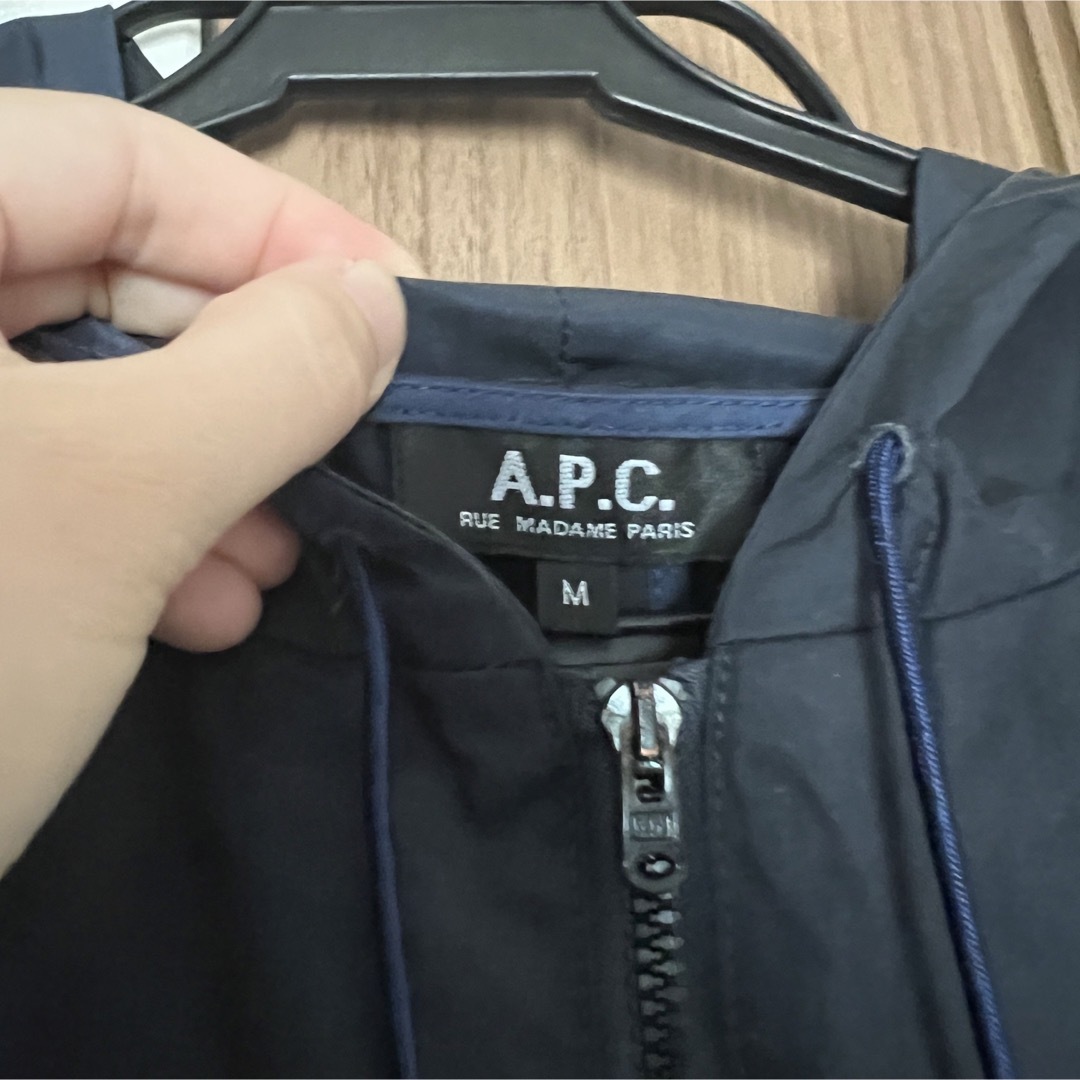 A.P.C(アーペーセー)のa.p.c パーカー　ネイビー　マウンテン　ジャケット　アウター レディースのジャケット/アウター(ナイロンジャケット)の商品写真