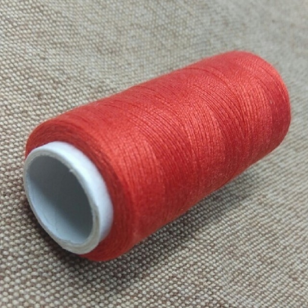 赤糸３個 ハンドメイドの素材/材料(生地/糸)の商品写真