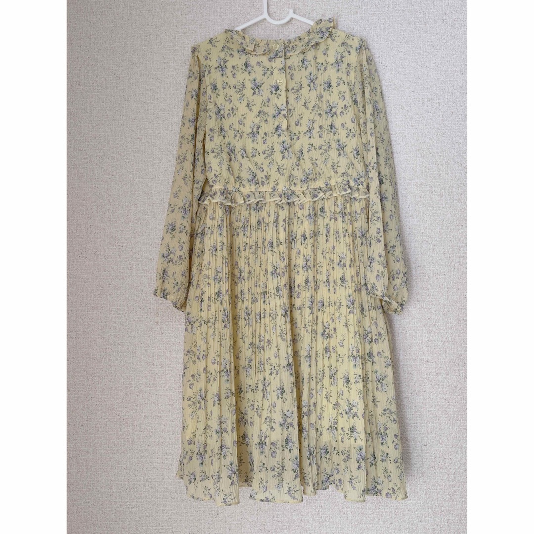 女の子　長袖花柄ワンピース　130 キッズ/ベビー/マタニティのキッズ服女の子用(90cm~)(ワンピース)の商品写真