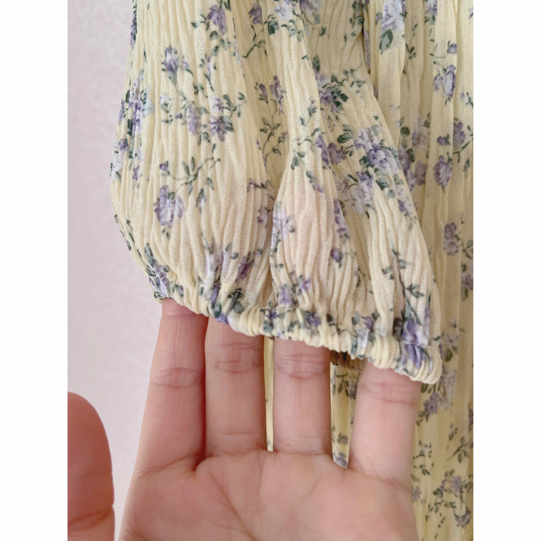 女の子　長袖花柄ワンピース　130 キッズ/ベビー/マタニティのキッズ服女の子用(90cm~)(ワンピース)の商品写真