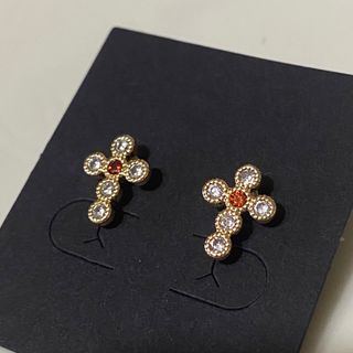 オロリナ 18K フラワークロスピアス