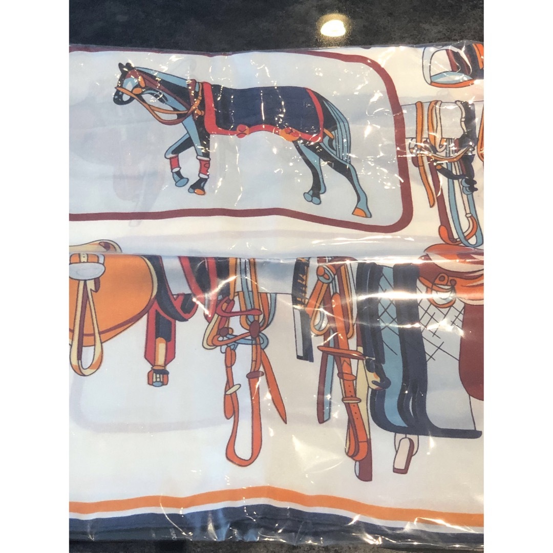 スカーフ(馬柄)新品未開封 レディースのファッション小物(バンダナ/スカーフ)の商品写真