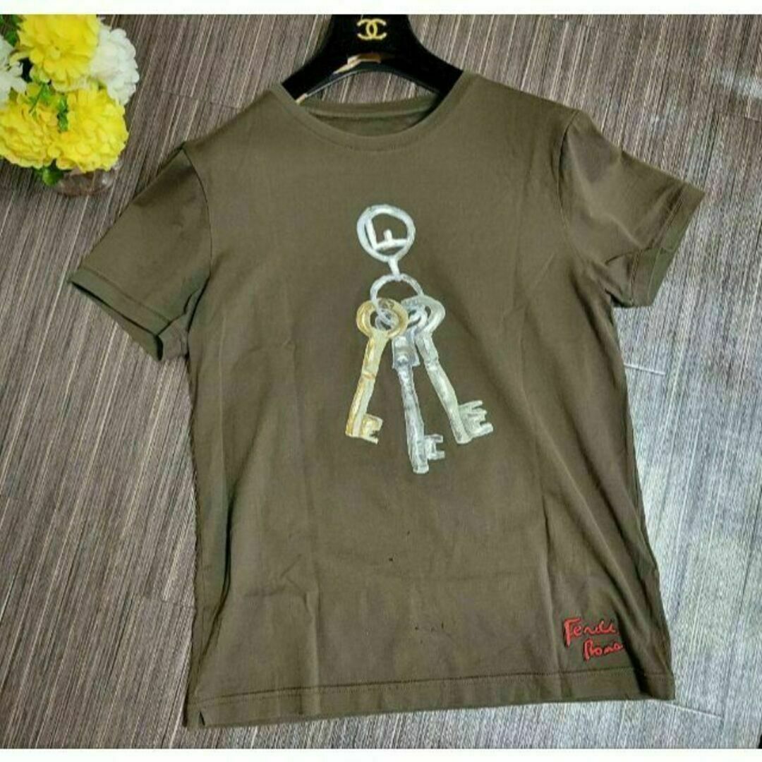 FENDI - FENDI 上品 カーキ Tシャツ 鍵 KEY柄 ロゴ 刺繍 トレーナーの ... FENDI 上品 カーキ Tシャツ 鍵 KEY柄 ロゴ 刺繍 トレーナー