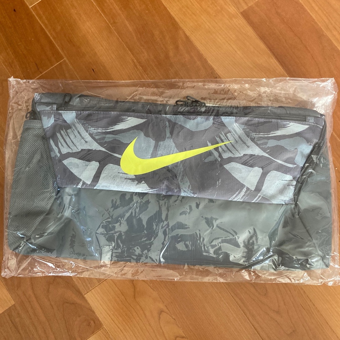 NIKE(ナイキ)の【新品・未使用】ナイキ トレーニングバッグ ボストンバッグ IRNGRY☆ レディースのバッグ(ボストンバッグ)の商品写真