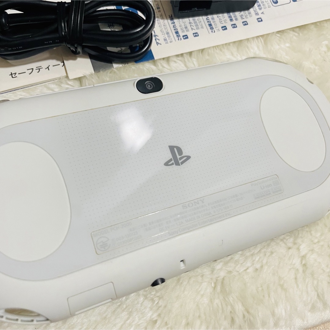 【極美品】PSVITA VITA 2000 グレイシャーホワイト