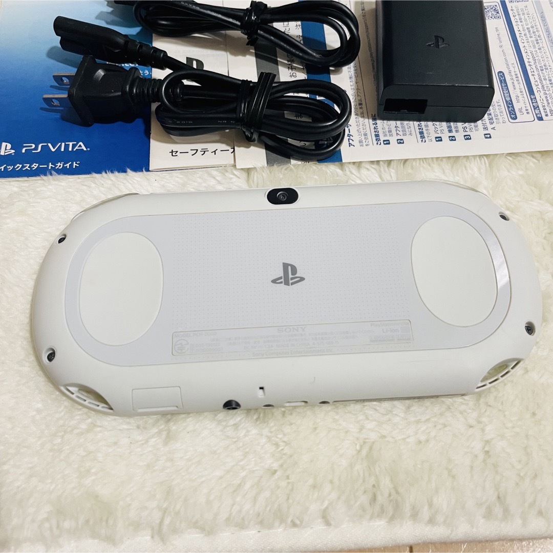 SONY　playstation vita2000 ブラック　極美品　ゲーム機