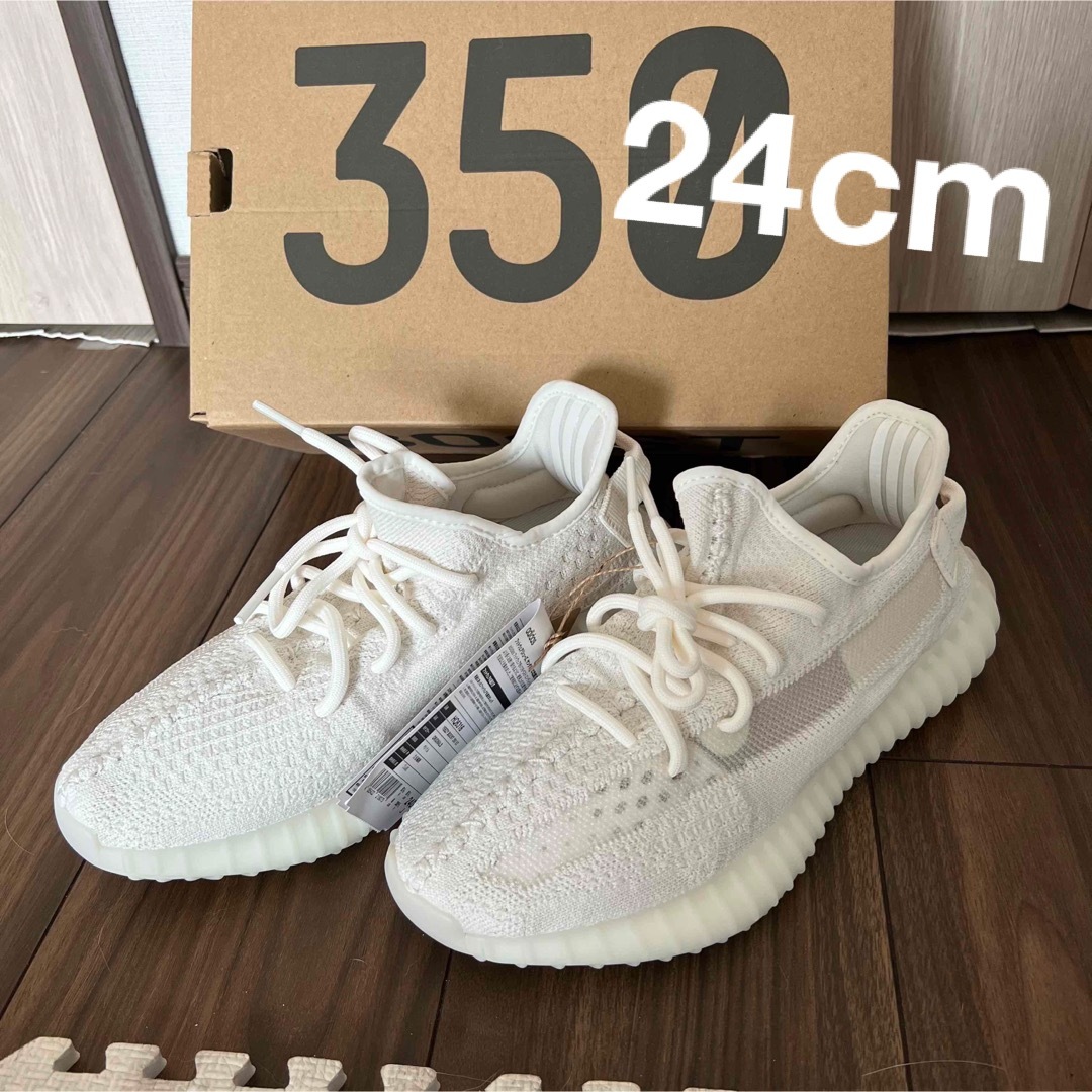 YEEZY（adidas）(イージー)のYEEZY BOOST 350 V2 BONE レディースの靴/シューズ(スニーカー)の商品写真