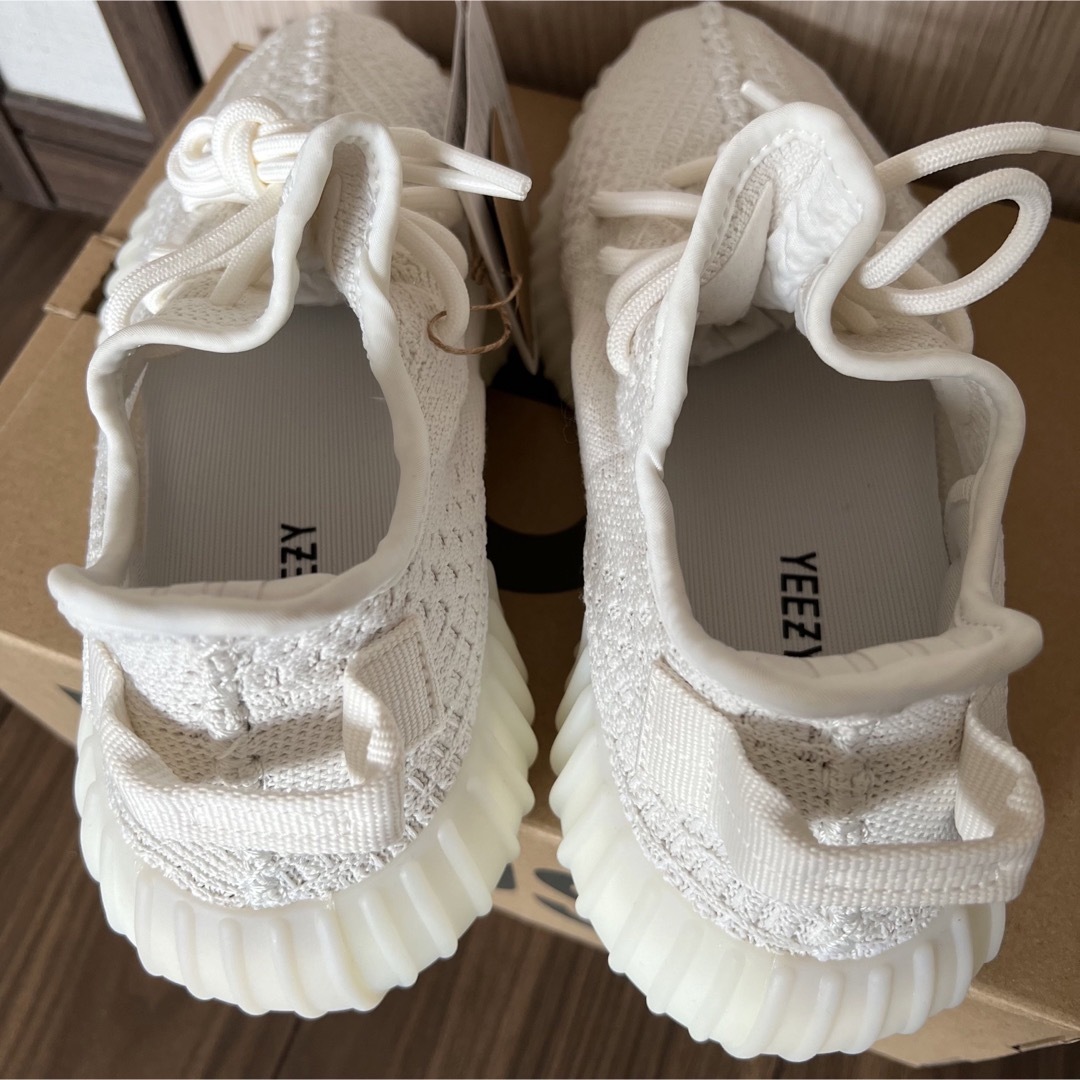 YEEZY（adidas）(イージー)のYEEZY BOOST 350 V2 BONE レディースの靴/シューズ(スニーカー)の商品写真