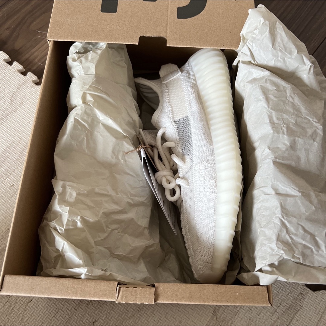 YEEZY（adidas）(イージー)のYEEZY BOOST 350 V2 BONE レディースの靴/シューズ(スニーカー)の商品写真