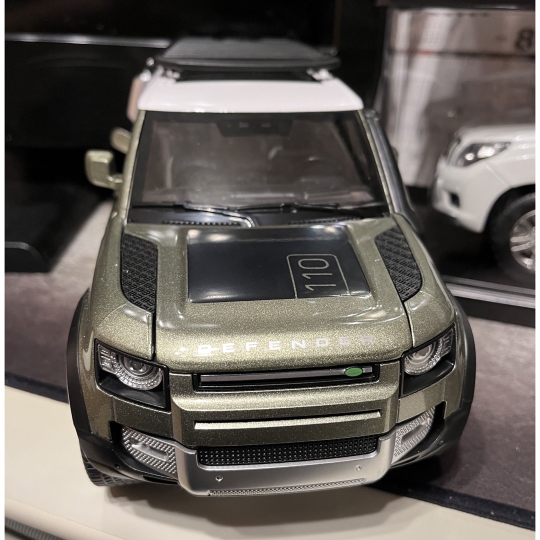 1／18 Land Rover DEFENDER 2023 ダイキャストミニカー