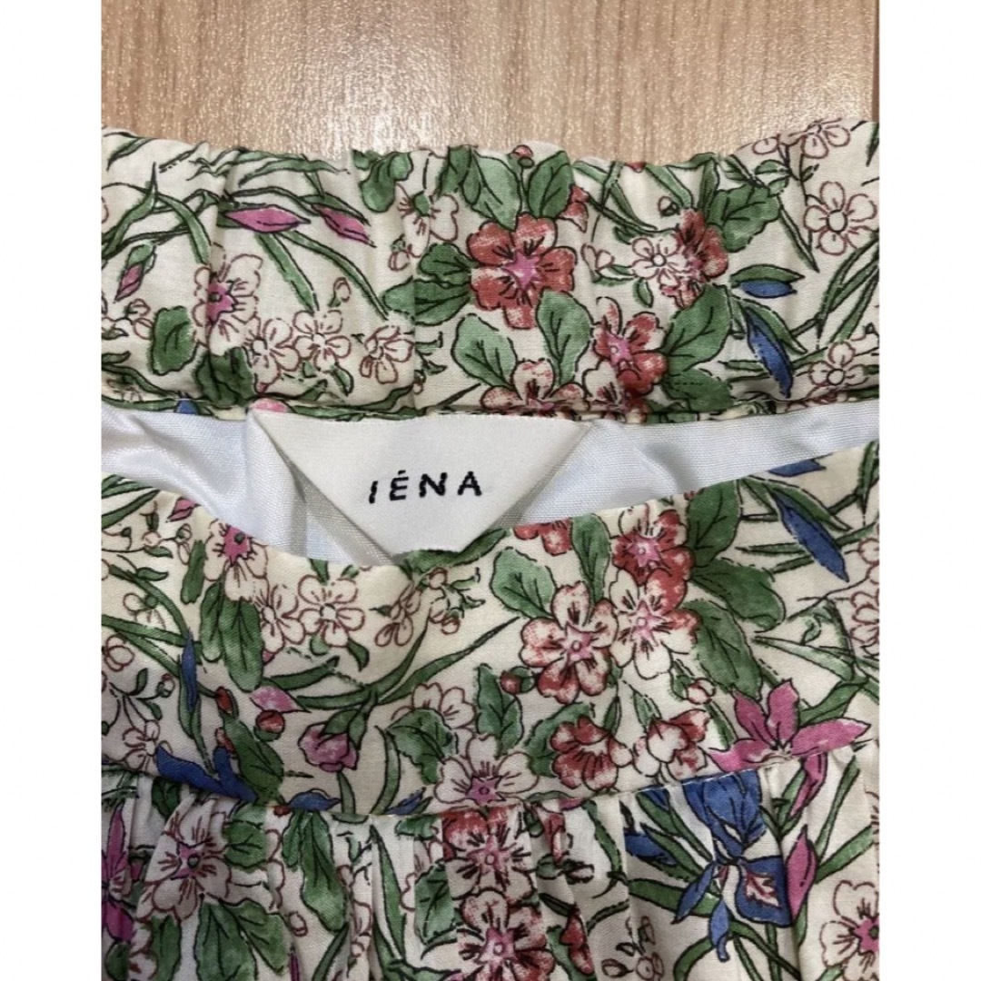 IENA(イエナ)のIENA 花柄フレアスカート レディースのスカート(ひざ丈スカート)の商品写真