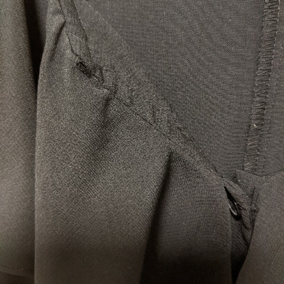 GU(ジーユー)のGU　フリフリ　ブラウス　黒 レディースのトップス(シャツ/ブラウス(半袖/袖なし))の商品写真