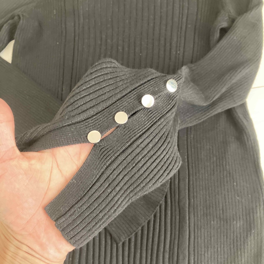 GU(ジーユー)の袖ボタン♡長袖ニット レディースのトップス(ニット/セーター)の商品写真