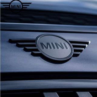 ビーエムダブリュー(BMW)のミニクーパー　mini フロントエンブレム　純正　正規品(車種別パーツ)