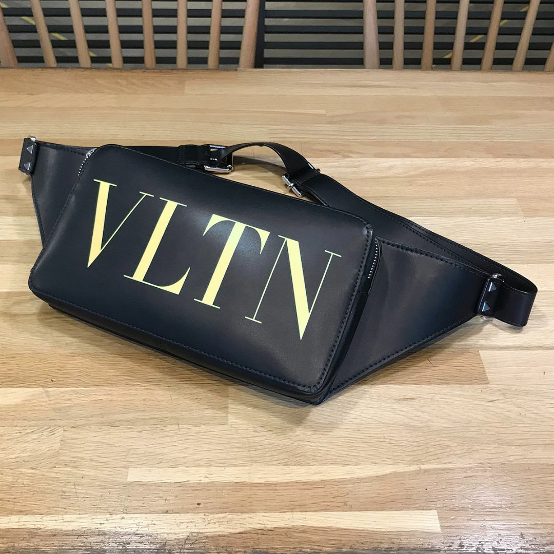 超美品 ヴァレンティノ ロックスタッズ VLTN ベルトバッグ レザー