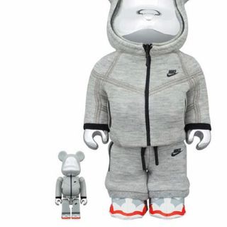 ナイキ(NIKE)のBearbrick NIKE Tech Fleece N98 100％ 400%(その他)