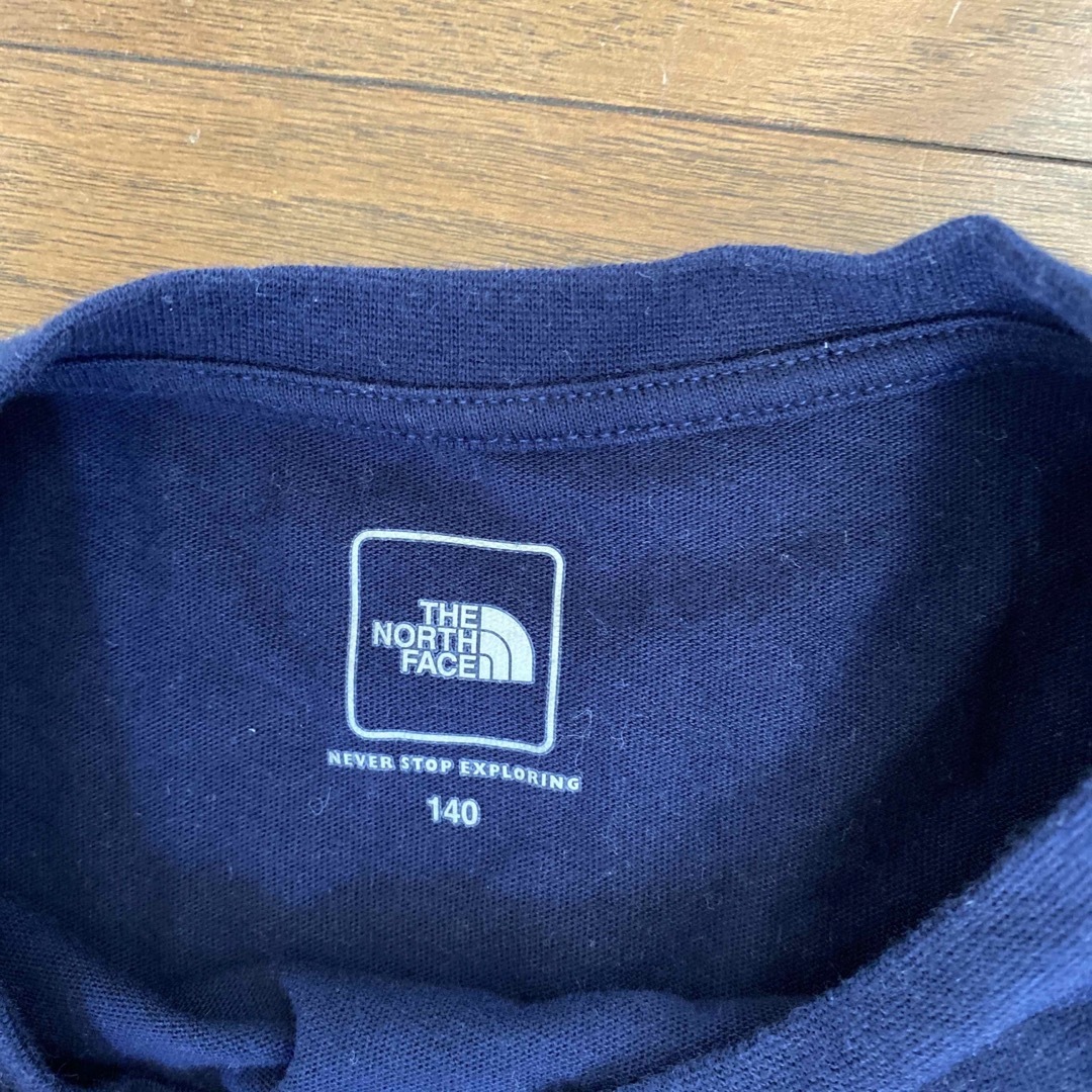 THE NORTH FACE(ザノースフェイス)の美品ノースフェイスキッズ140 長袖Tシャツ キッズ/ベビー/マタニティのキッズ服女の子用(90cm~)(Tシャツ/カットソー)の商品写真