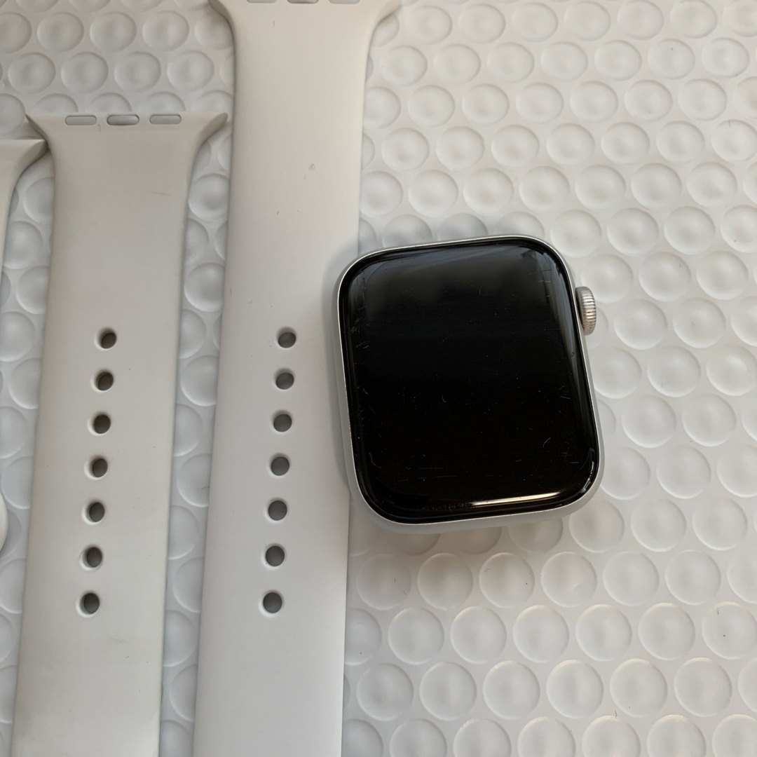 Apple Watch(アップルウォッチ)の83031  Apple Watch SE 44m レディースのファッション小物(腕時計)の商品写真