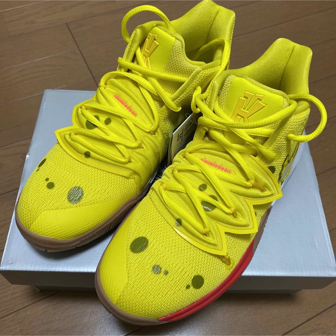 NIKE カイリー 5 SpongeBob ジュニア バスケットボールシューズ