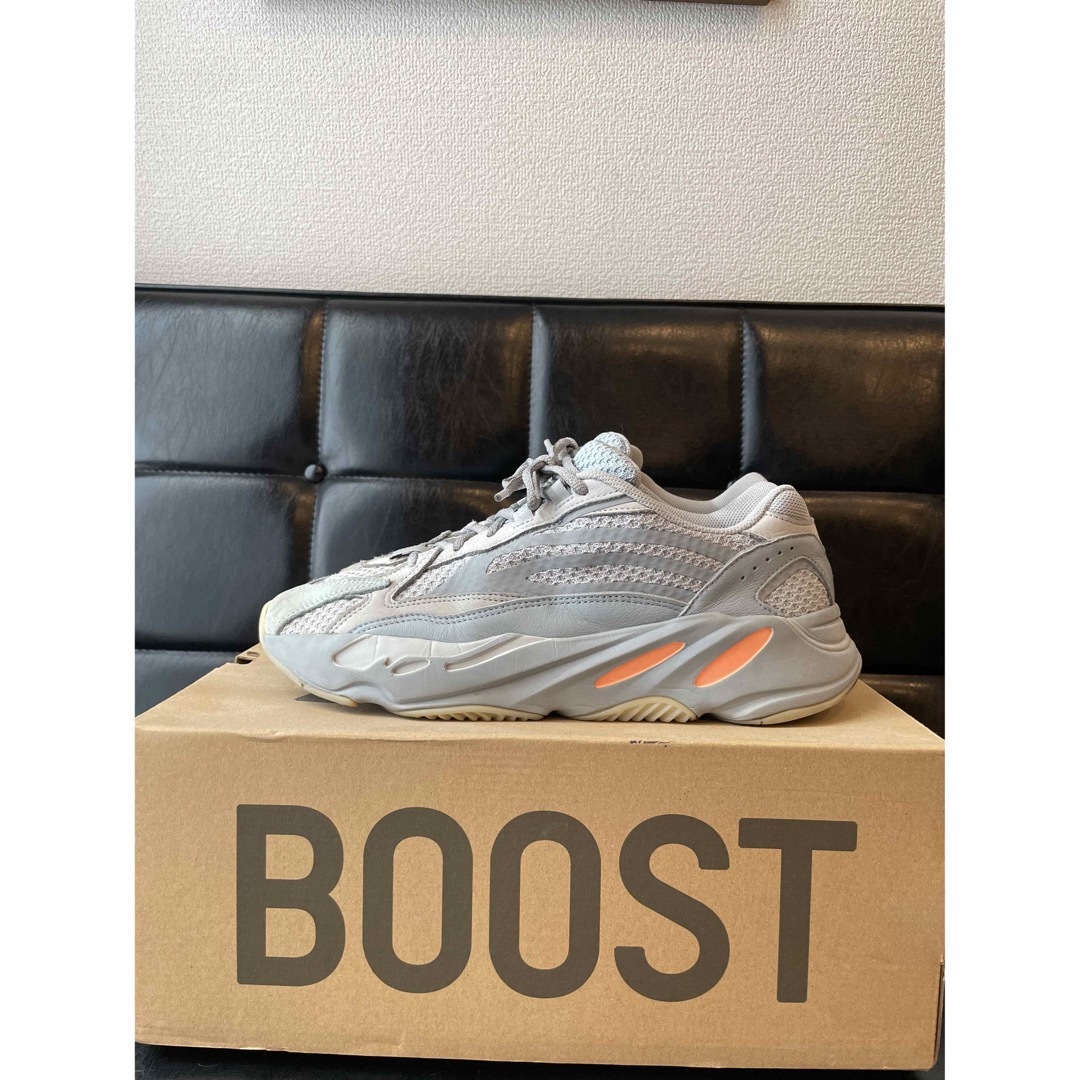 yeezy boost 700アディダス イージーブースト700　イナーシャ