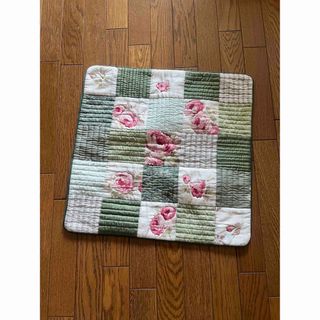 パッチワークキルト ハンドメイド クッションカバー鷲沢玲子quiltキルトピース(インテリア雑貨)