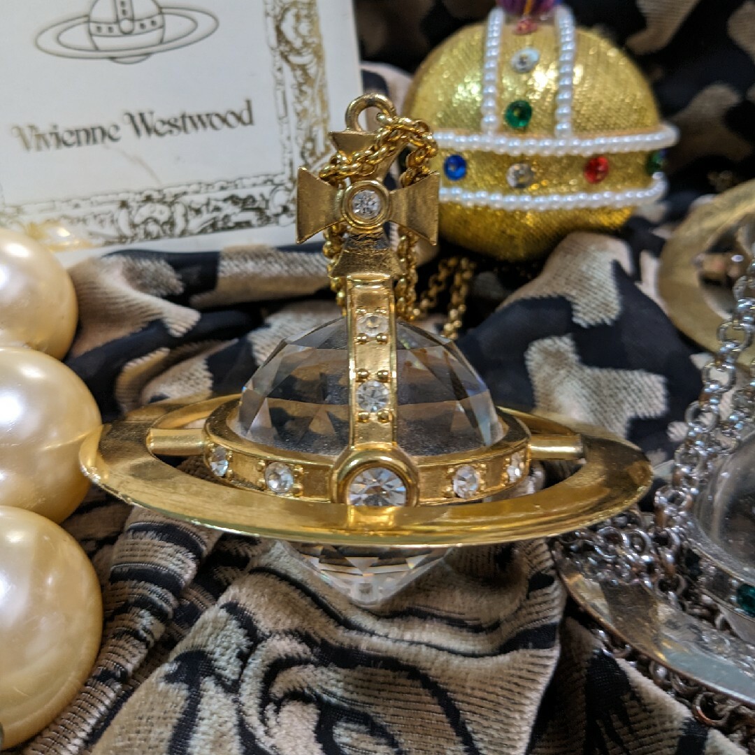 Vivienne Westwood(ヴィヴィアンウエストウッド)のグラスカット　ジャイアントオーブネックレス　ヴィヴィアン レディースのアクセサリー(ネックレス)の商品写真