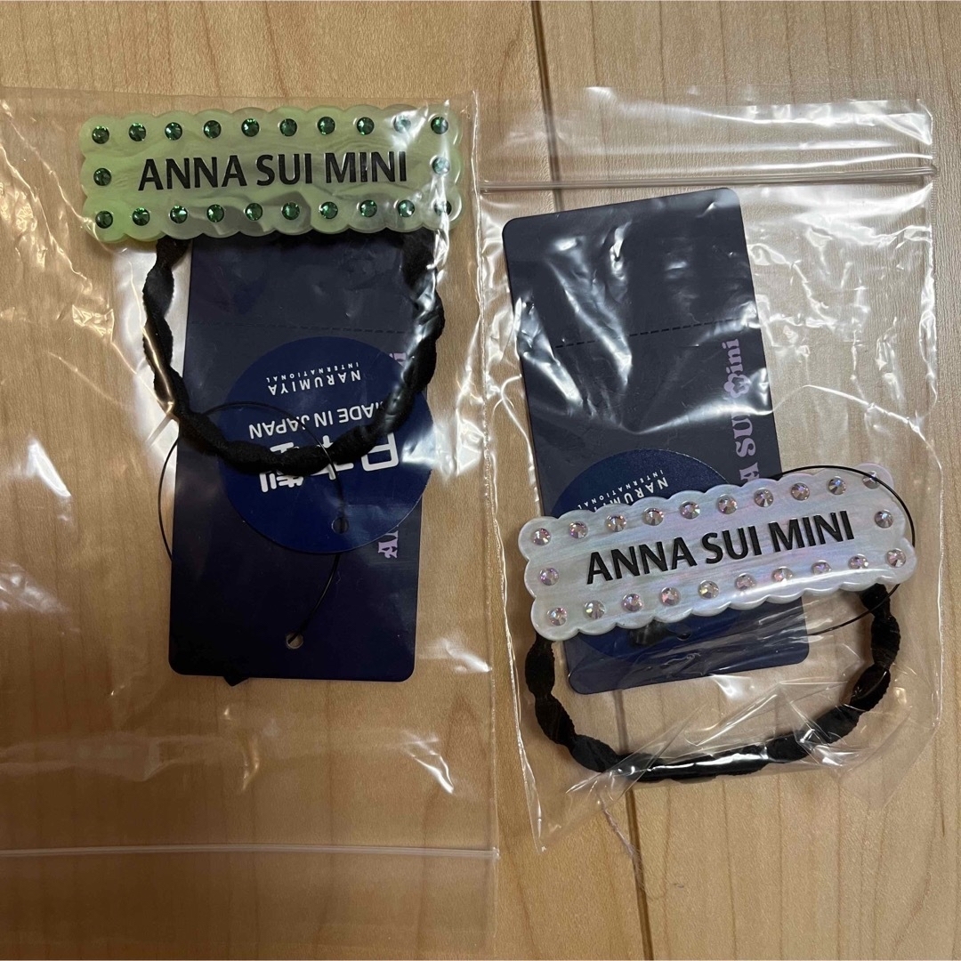 ANNA SUI mini(アナスイミニ)の新品☆アナスイミニ☆ラインストーン×ロゴ　ヘアゴム☆ヘアアクセ　グリーン キッズ/ベビー/マタニティのこども用ファッション小物(その他)の商品写真